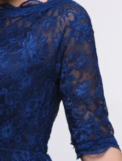 Robe de mère de mariée bleue en dentelle col bateau demie-manche longueur genou Robe d'invitée de mariage