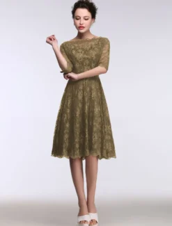 Robe de mère de mariée bleue en dentelle col bateau demie-manche longueur genou Robe d'invitée de mariage