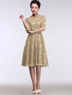 Robe de mère de mariée bleue en dentelle col bateau demie-manche longueur genou Robe d'invitée de mariage