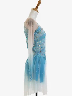 Robe de patinage artistique personnalisée bleu ciel patchwork dos ouvert en maille haute élasticité tenue d'entraînement et de compétition cristaux/rhinestone classiques
