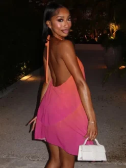 Robe de plage mini en mousseline dégradée dos nu col halter volants et superpositions
