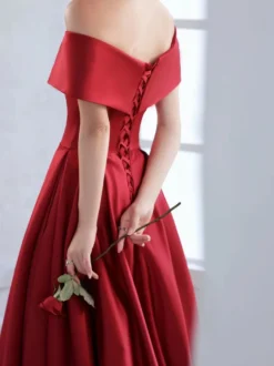 Robe de soirée 2026 A-ligne Bateau cou mat Satin étage longueur plissée formelle robes de dîner personnalisation gratuite