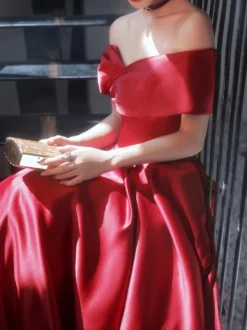 Robe de soirée 2026 A-ligne Bateau cou mat Satin étage longueur plissée formelle robes de dîner personnalisation gratuite