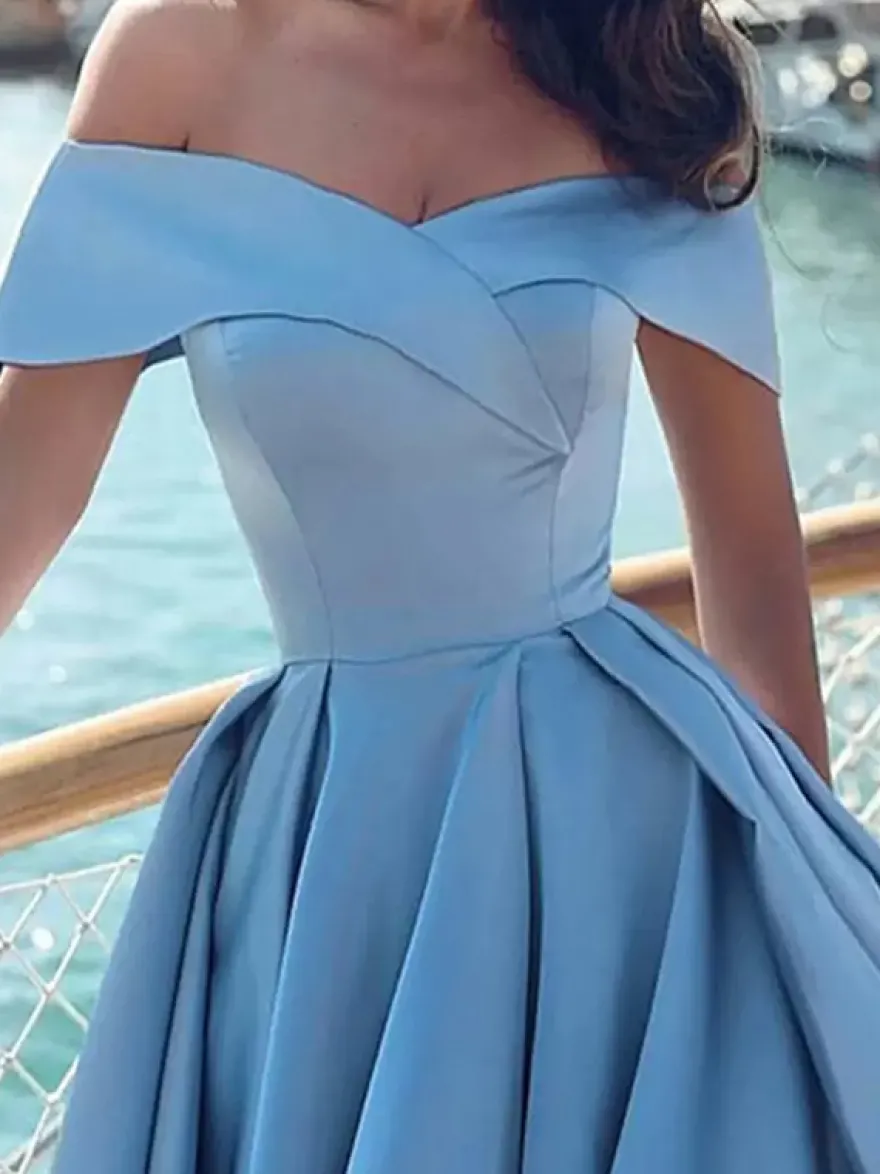 Robe de soirée bleu en satin col bateau jupe plissée fendue à traîne robe cérémonie