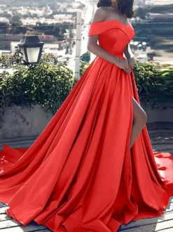 Robe de soirée bleu en satin col bateau jupe plissée fendue à traîne robe cérémonie