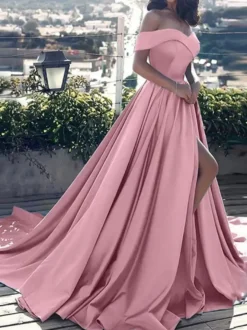 Robe de soirée bleu en satin col bateau jupe plissée fendue à traîne robe cérémonie