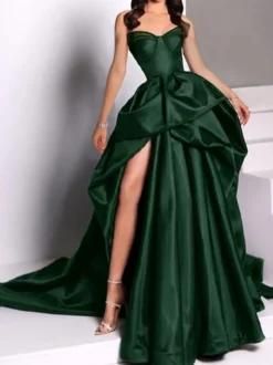 Robe de soirée bustier en satin avec traîne et jupe à bretelles