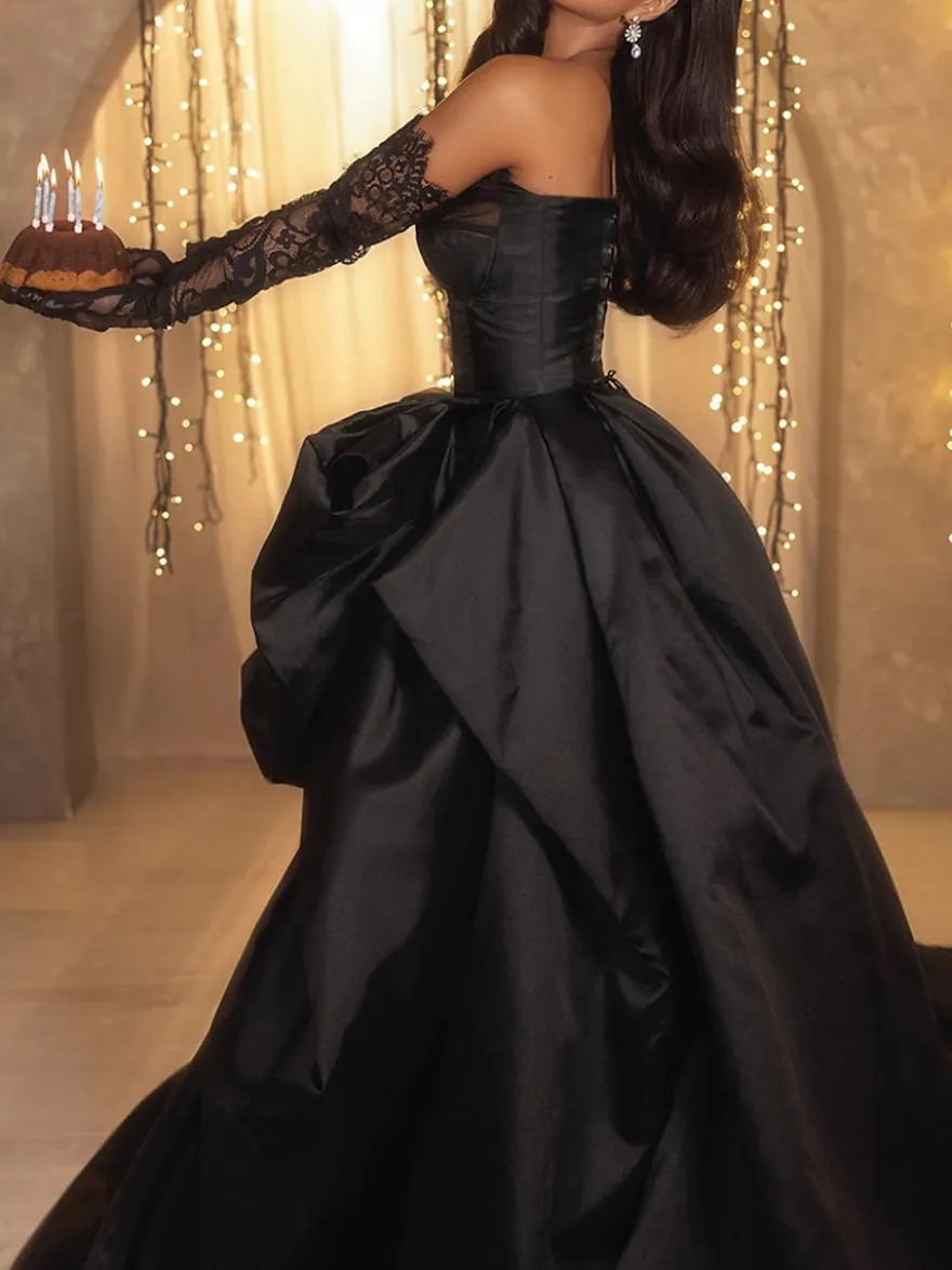 Robe de soirée bustier en satin avec traîne et jupe à bretelles