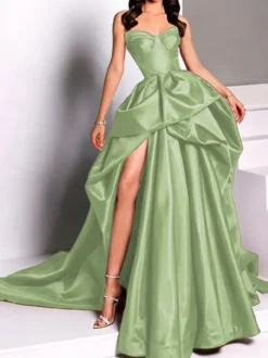 Robe de soirée bustier en satin avec traîne et jupe à bretelles
