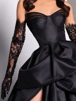 Robe de soirée bustier en satin avec traîne et jupe à bretelles