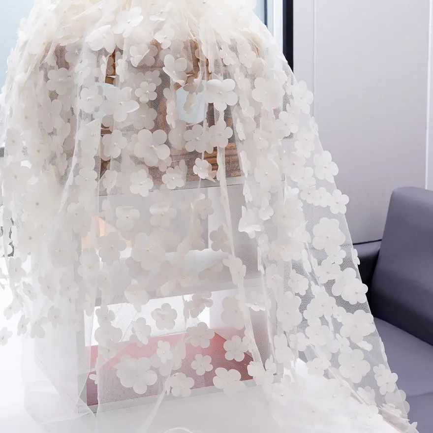 Robe de soirée en organza à col en V et longueur au sol avec appliques