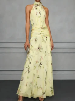 Robe de soirée longue en mousseline de soie à imprimé floral dos nu et taille froncée style licou pour une invitée de mariage