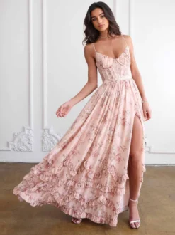 Robe de soirée longue à volants superposés et à bretelles fendues 2026