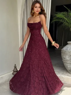 Robe de soirée maxi en jacquard avec dos nu pour les événements de l'été 2026