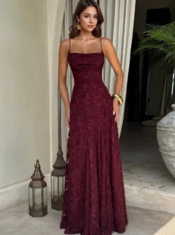 Robe de soirée maxi en jacquard avec dos nu pour les événements de l'été 2026