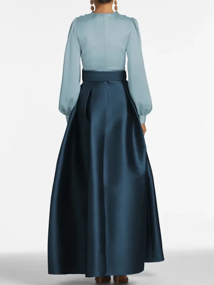 Robe de soirée princesse décolleté en V manches longues fermeture éclair ceinture en satin.