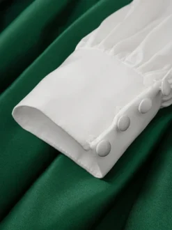 Robe de soirée princesse décolleté en V manches longues fermeture éclair ceinture en satin.