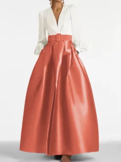 Robe de soirée princesse décolleté en V manches longues fermeture éclair ceinture en satin.