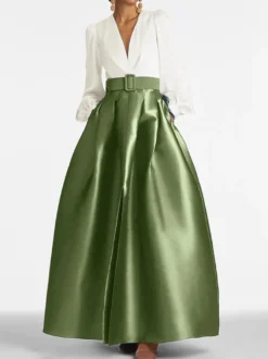 Robe de soirée princesse décolleté en V manches longues fermeture éclair ceinture en satin.