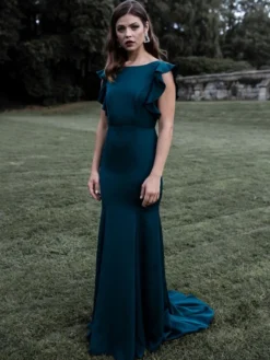 Robe de soirée sirène col en bijou avec traîne manches courtes dos nu volants tissu satiné robes de dîner formelles