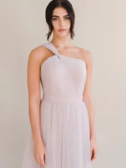 Robe de soirée trapèze asymétrique épaule dénudée avec traîne sans manches dos nu plissée en tulle robes de soirée sociale