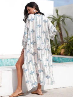Robe de vacances imprimée bleu ciel clair à manches longues et ceinture à volants