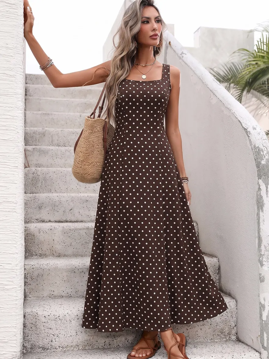 Robe d'été longue à pois marron bretelles spaghetti coupe fluide style évasé.