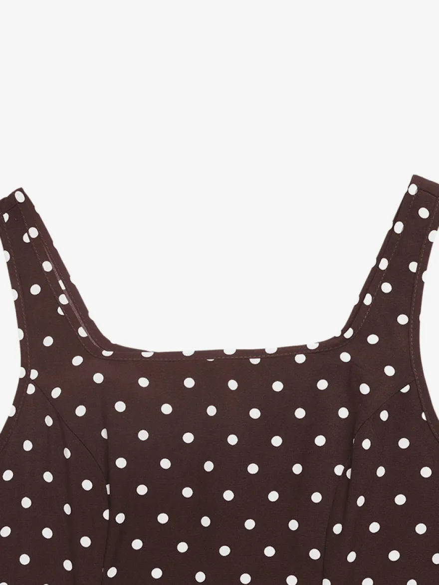 Robe d'été longue à pois marron bretelles spaghetti coupe fluide style évasé.