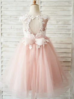Robe fille de fleur bleu en tulle col rond transparent boutonné sur dos robe cortège enfant