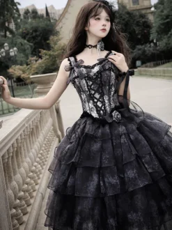 Robe Lolita Fée Noire à volants nœud et bretelles lacées style gothique Lolita