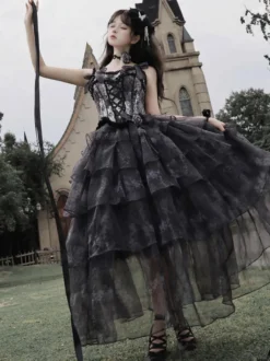 Robe Lolita Fée Noire à volants nœud et bretelles lacées style gothique Lolita