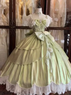 Robe Lolita féerique rose robe de bal ornée de perles et de fleurs nœud dans le dos bandage en dentelle manches en dentelle.