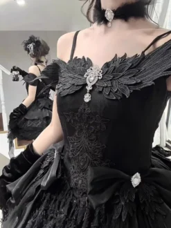 Robe Lolita gothique noire à nœuds bretelles spaghetti épaules dénudées courte robe Lolita