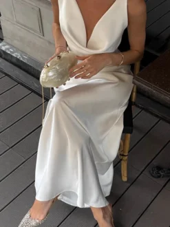 Robe longue blanche en satin pour femme - Élégante robe sans manches à col bénitier et dos nu style soie - Idéale pour les soirées d'été et les bals de fin d'année 2026