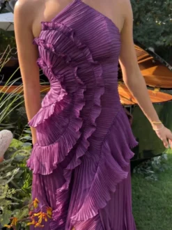 Robe longue en mousseline à volants et col licou avec ourlet irrégulier pour événements spéciaux 2026