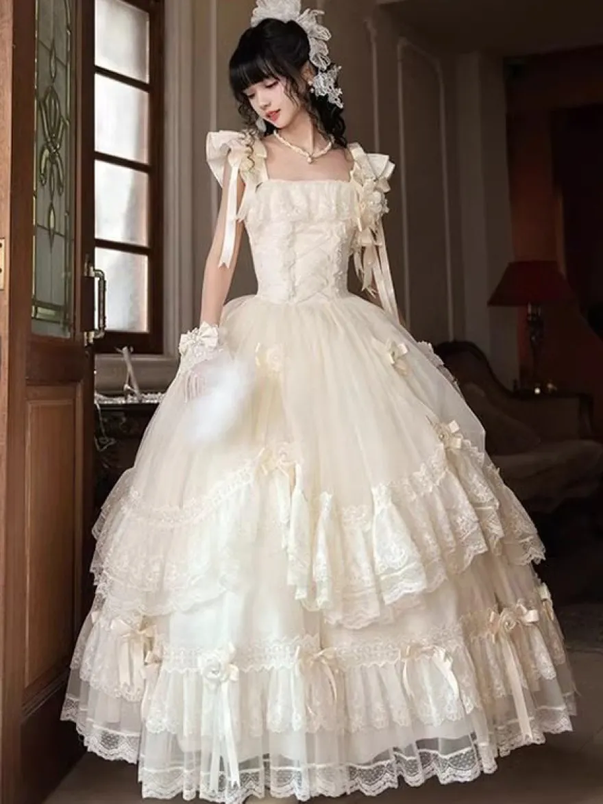 Robe longue Lolita fée blanche à lacets et nœuds ornée de fleurs idéale pour un goûter.