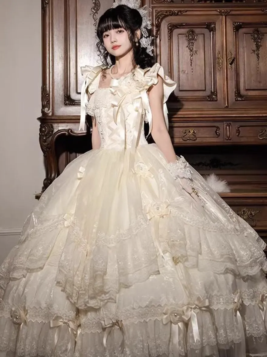 Robe longue Lolita fée blanche à lacets et nœuds ornée de fleurs idéale pour un goûter.