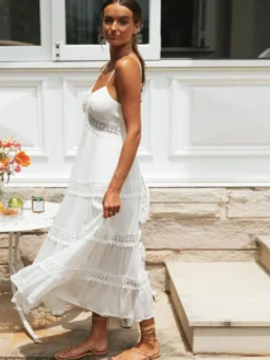 Robe longue nuisette en dentelle ajourée pour femme - Robe d'été bohème blanche à fines bretelles et volants - Collection été 2026