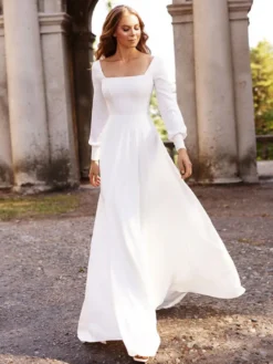 Robe mariée simple col carré manche longue boutonné sur dos à traîne