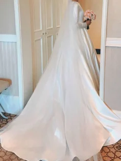 Robe mariée vintage col rond manche longue jupe plissée à traîne Robe de mariage
