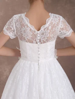 Robe mariée vintage manche courte en dentelle longueur au-dessous de genou doublure en satin boutonné sur dos robe de mariée ivoire