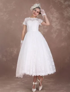 Robe mariée vintage manche courte en dentelle longueur au-dessous de genou doublure en satin boutonné sur dos robe de mariée ivoire