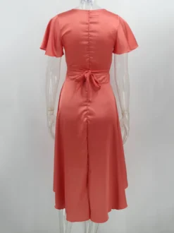 Robe midi à manches courtes col en V coupe asymétrique nouée