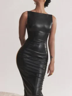 Robe midi moulante sans manches à col bateau en similicuir fendue dans le dos idéale pour une soirée en club
