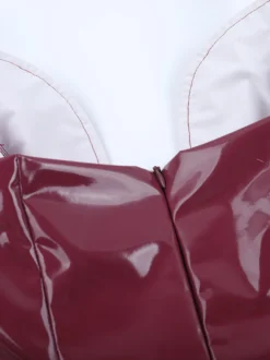 Robe mini femme en similicuir rouge foncé - Robe moulante sexy à décolleté plongeant et dos nu - Style rebelle pour vos soirées d'été 2026