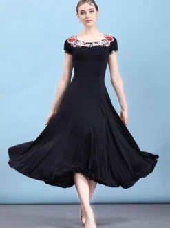 Robes de danse de salon Costume de danse des femmes à manches courtes Floral noir Déguisements Halloween