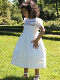 Robes de demoiselle d'honneur blanches en polyester ivoire manches courtes col bijou robes de demoiselle d'honneur