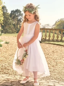 Robes de demoiselle d'honneur blanches en satin blanc sans manches à col bijou