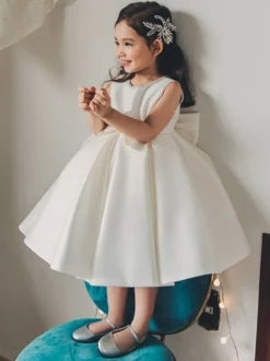 Robes de demoiselle d'honneur blanches en tissu satiné ivoire sans manches à col bijou