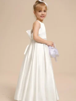 Robes de demoiselle d'honneur blanches en tissu satiné ivoire sans manches à col en V